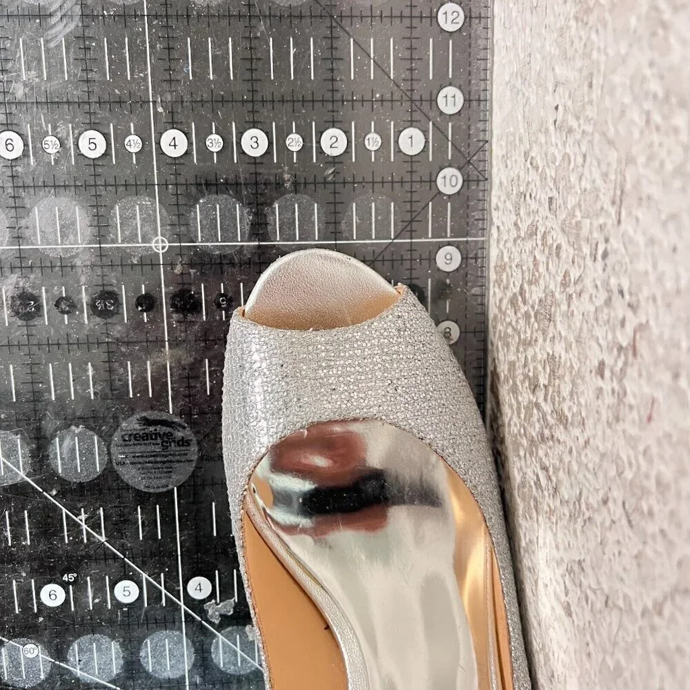 Badgley Mischka Women Size 9 Metallic Silver Glitter Open Toe Wedges Shoes